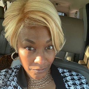 Meet your Posher, Eurika